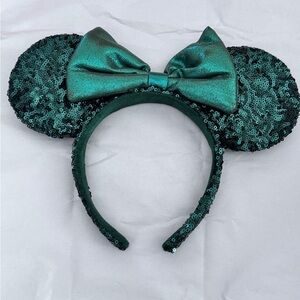 2F$15 Deal! Used Disney Green Sequin Minnie Mouse Ears Headband